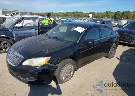 2014 Chrysler 200 Lx z USA, uszkodzony, nr VIN 1C3CCBAB0EN194740